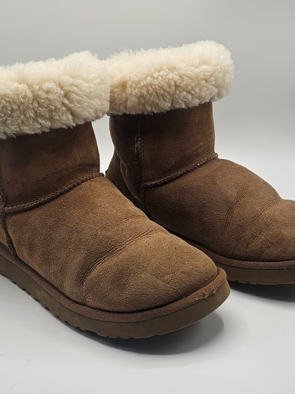 UGG Classic Short Boots Women's Size 8 Chestnut Brown 5825